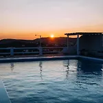Mykonos Supreme Comfort & Lejlighed