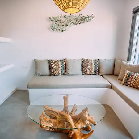 Mykonos Supreme Comfort & * カラファティス