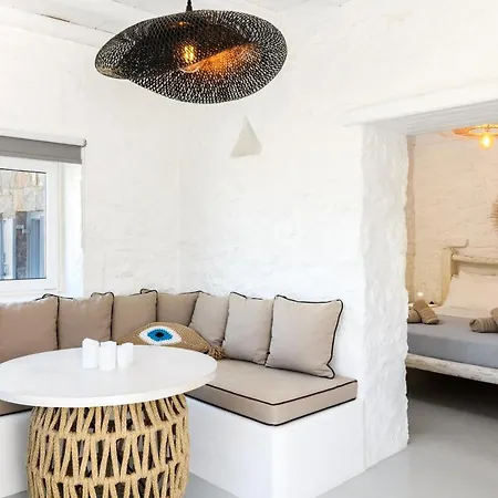 Mykonos Supreme Comfort & カラファティス