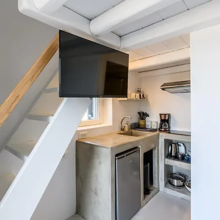 Mykonos Supreme Comfort & * カラファティス