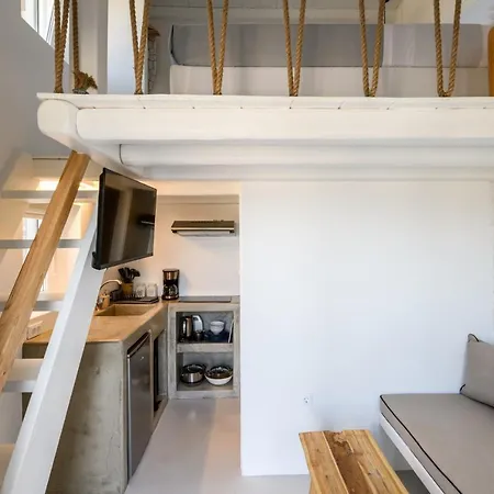 Mykonos Supreme Comfort & アパート カラファティス